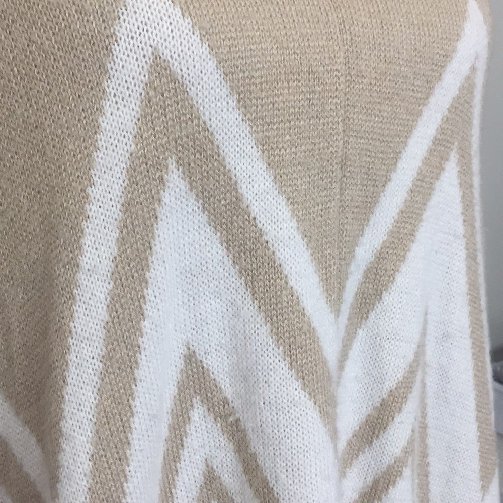 "One Size" Chevron Poncho - Picture 3 of 5